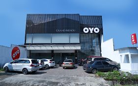 Oyo 379 Grand Mundu